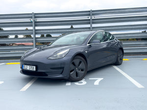 Tesla Model 3 SR+